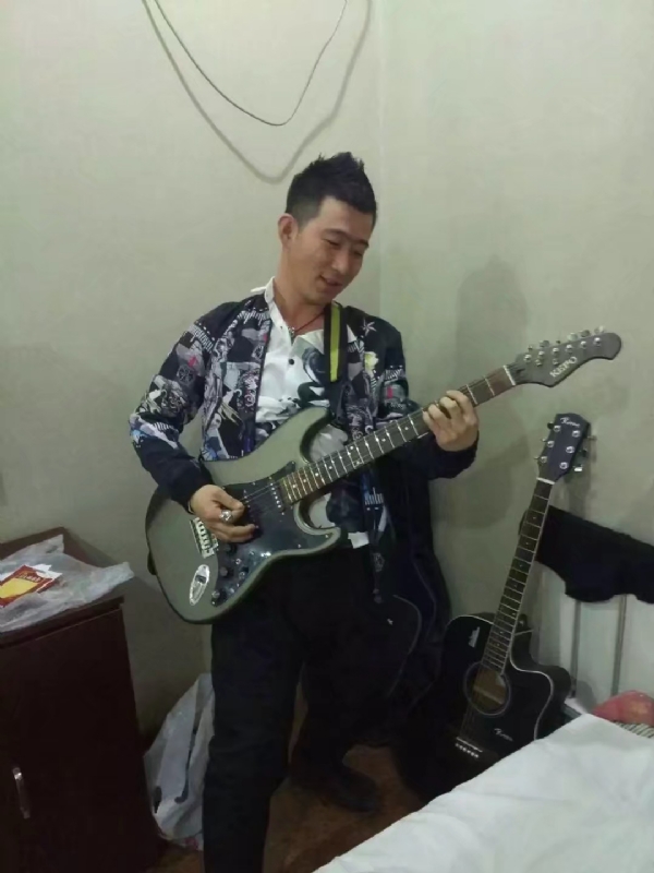 小吉他的第一张照片--龙岩交友网