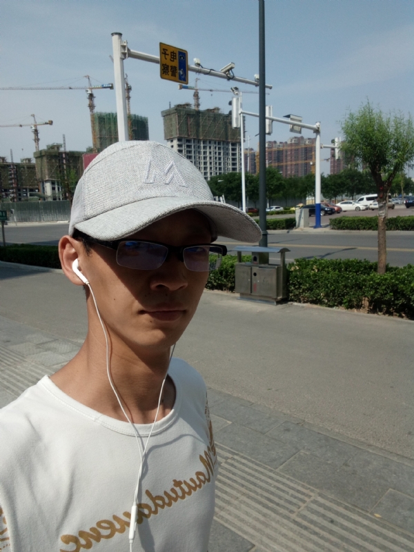 挥一挥手什么都没有的第一张照片--龙岩交友网