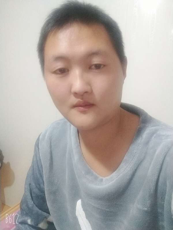 烟圈里透着伤的第二张照片--龙岩交友网