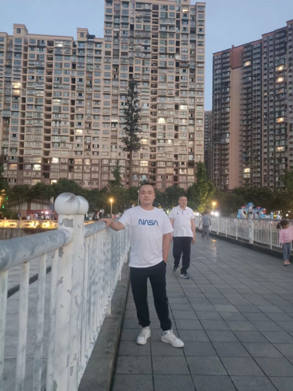 寂寞的男人的第一张照片--龙岩交友网